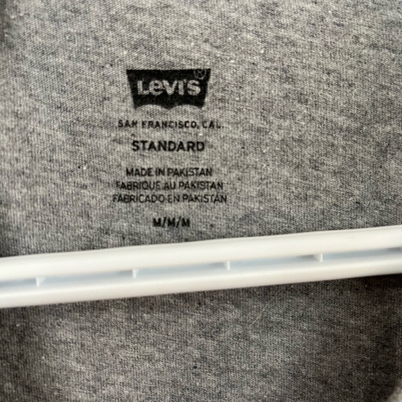Levi’s t shirt - Picture 3 of 3